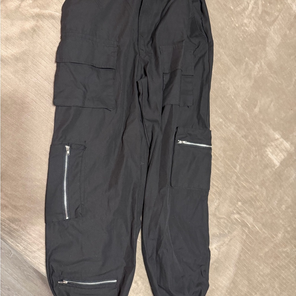 Men's Sleek Black Cargo Pants with Zipper Pockets